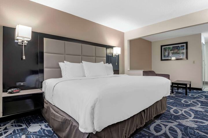 Room 21 of 28