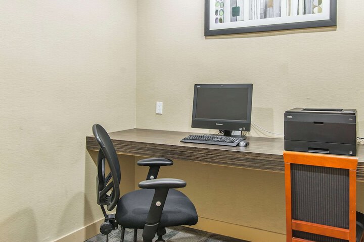 Business Center 34 of 35