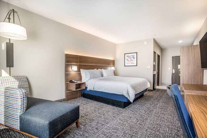 Room 27 of 46