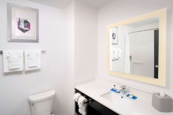 Room 12 of 27