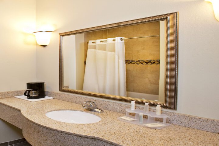 Holiday Inn Express Waterloo Cedar Falls by IHG