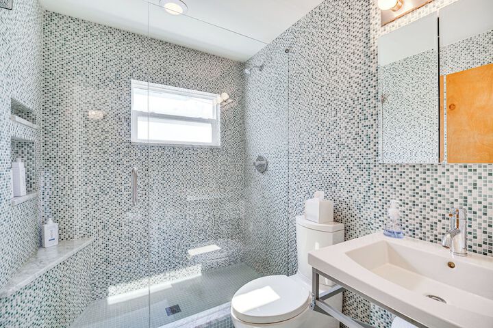 Private Oasis w / Pool: Walk to Melbourne Beach!