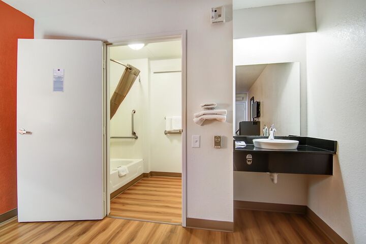 Room 14 of 30