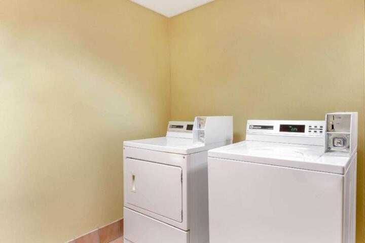 La Quinta Inn & Suites by Wyndham Chicago Willowbrook