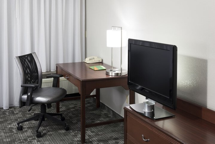 Room 10 of 32