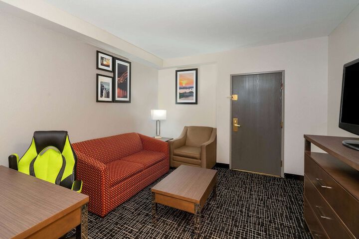 Room 16 of 25