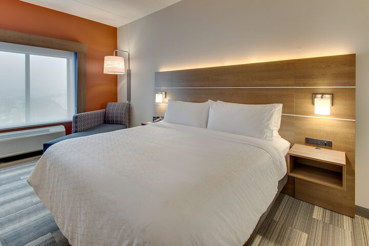 Room 33 of 67