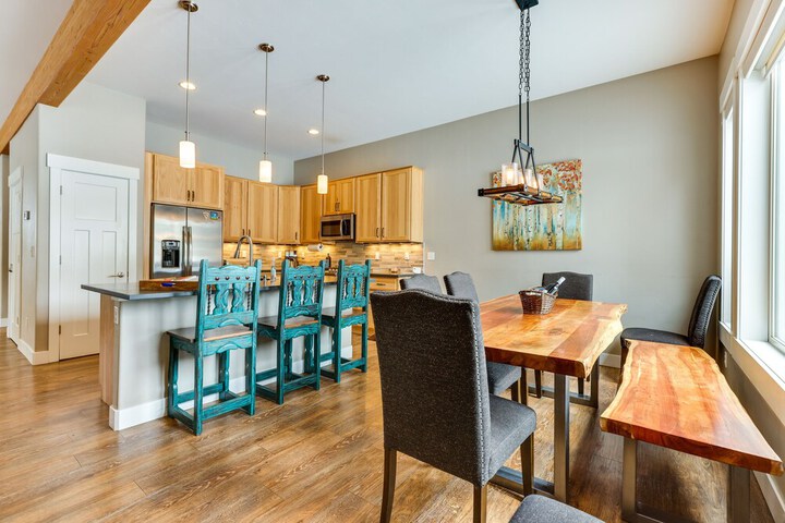 Convenient Fraser Townhome w / Hot Tub Near Hikes!