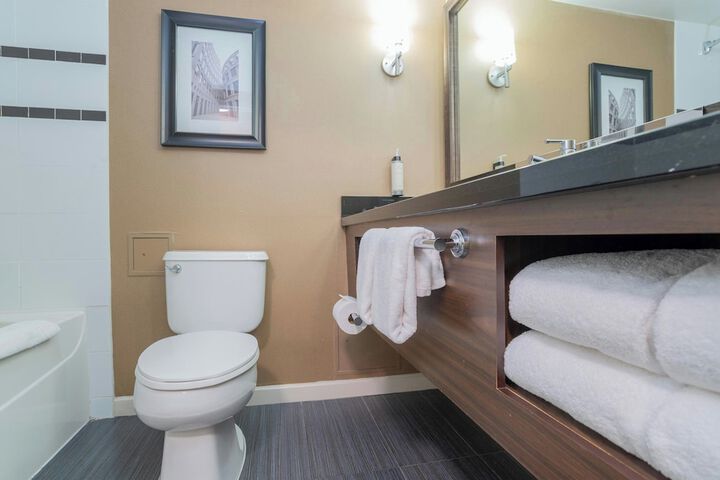 Sandman Signature Vancouver Airport Hotel & Resort