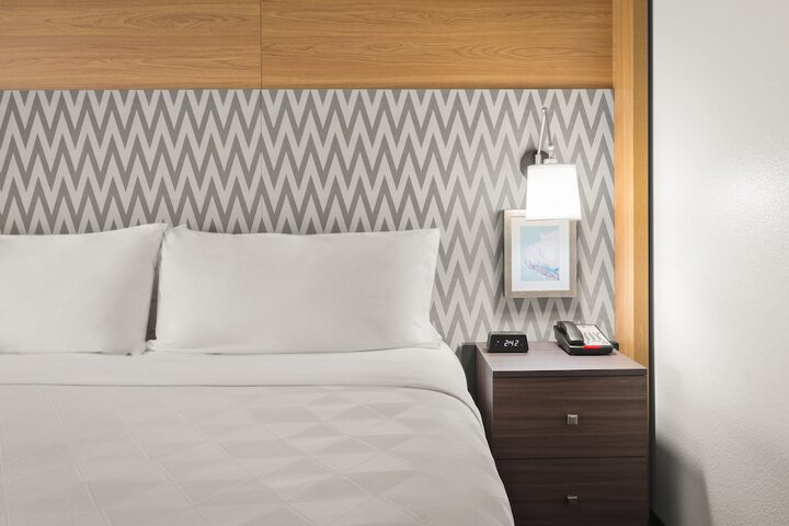 Room 25 of 42
