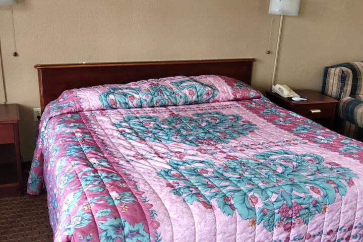 Room 6 of 27