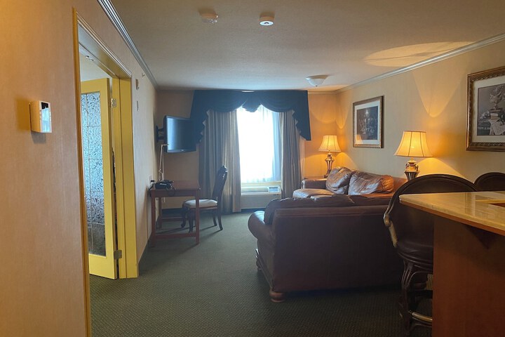 Merit Hotel & Suites