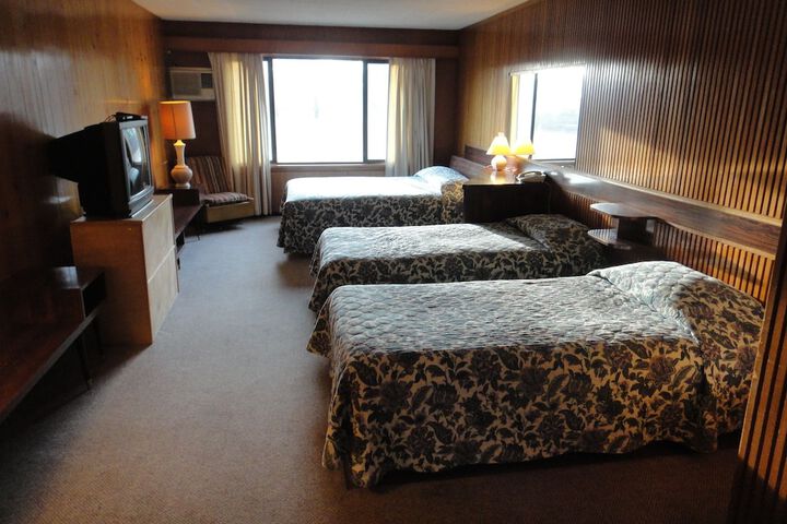 Room 16 of 32