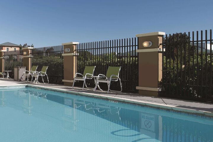 Pool 4 of 27