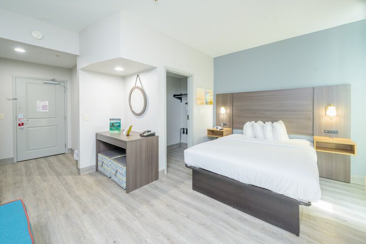 Room 52 of 76