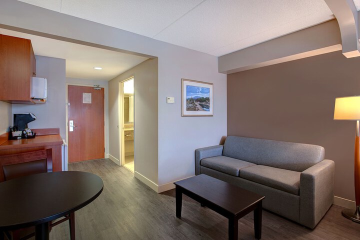 Days Inn & Suites by Wyndham Collingwood