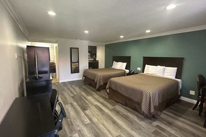 Garden Inn & Suites