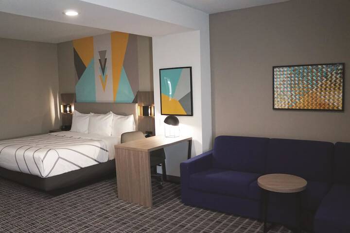 Room 32 of 69