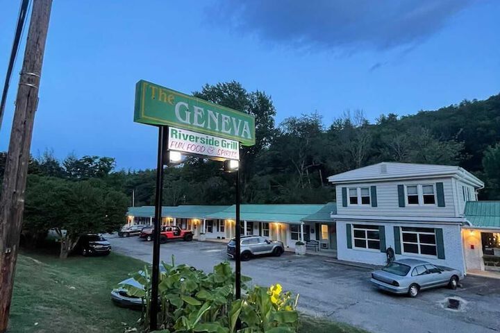 Geneva Hotel & Tiki Bar