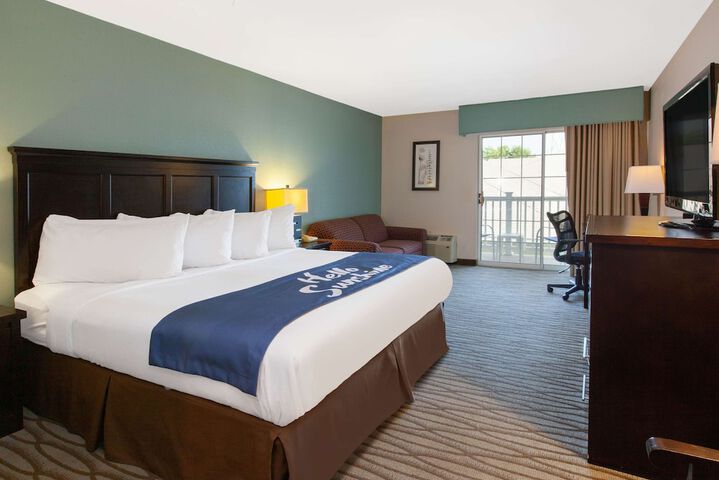 Room 17 of 27
