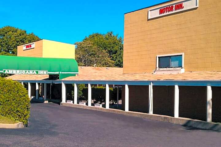 Americana Inn Farmingdale