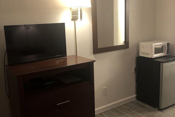Room 11 of 18