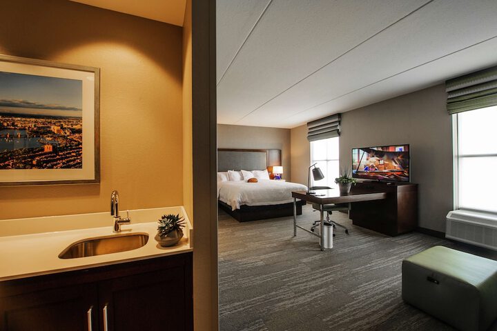 Room 32 of 49