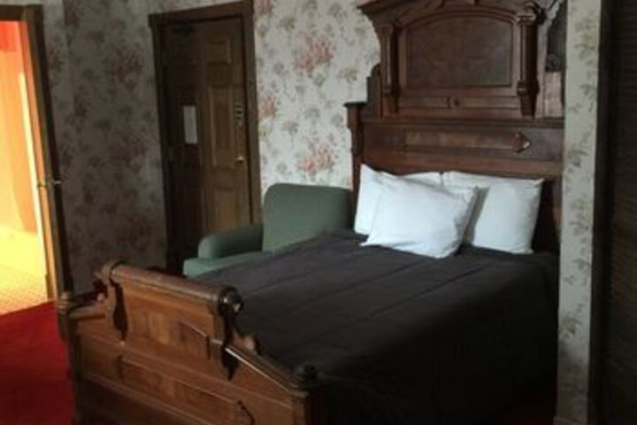 Historic Calumet Inn