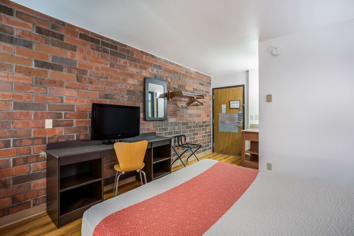 Room 11 of 27