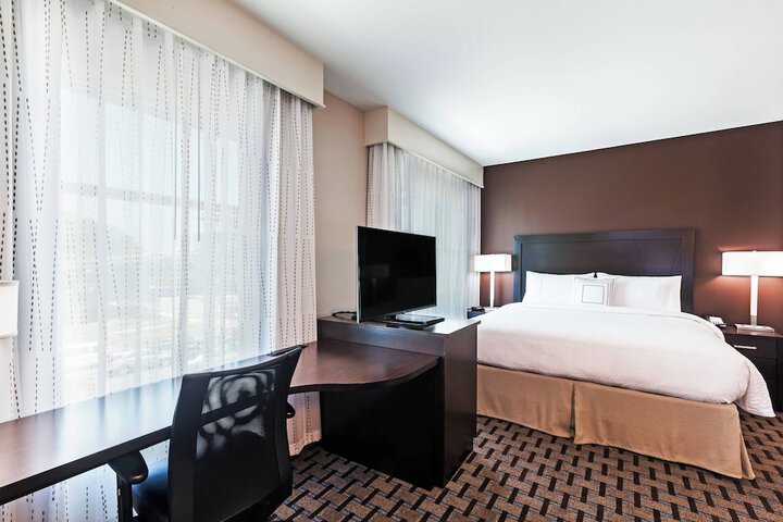 Room 14 of 28