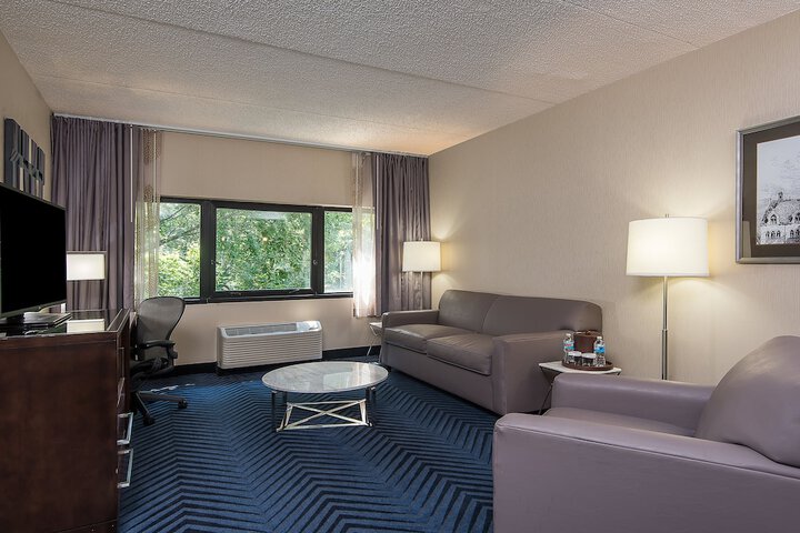 Room 33 of 81