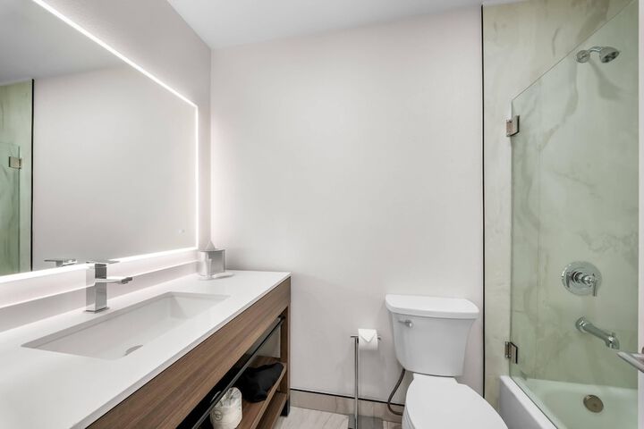 Clarion Pointe Kent - Seattle South