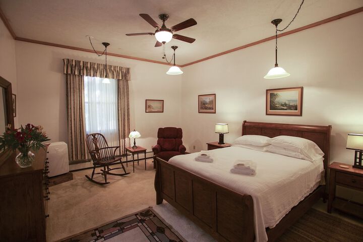 Room 12 of 40