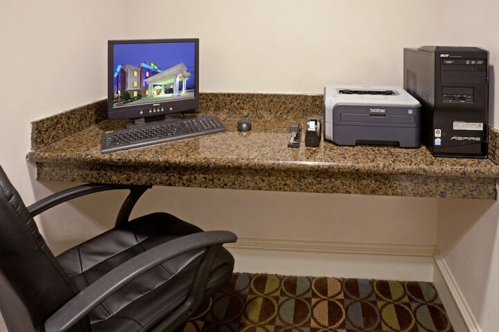 Holiday Inn Express & Suites Waxahachie by IHG