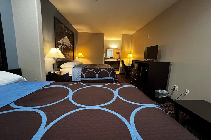 Super 8 by Wyndham Center