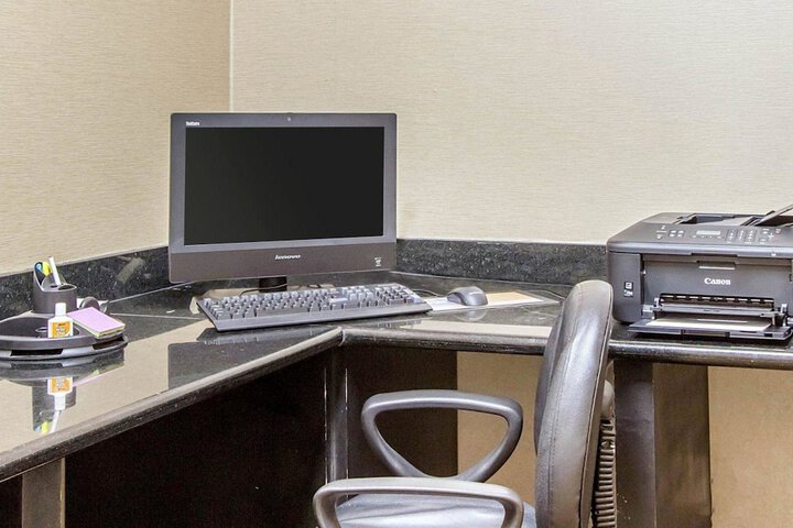Business Center 34 of 37