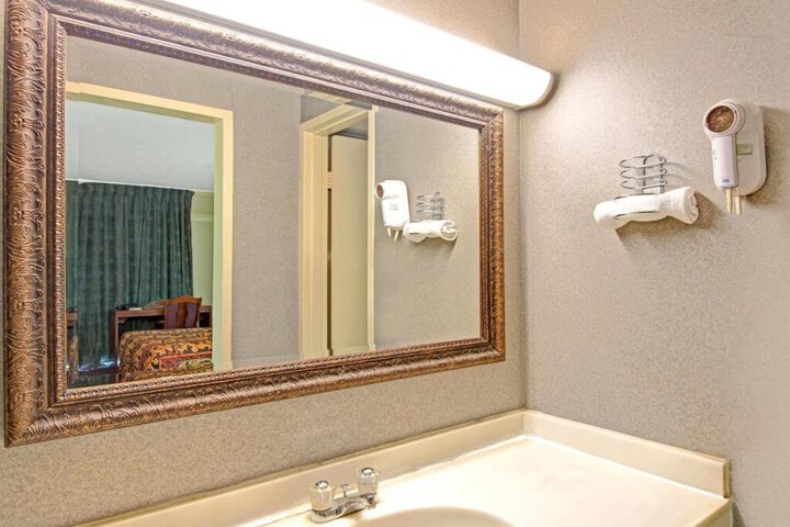 KNIGHTS INN WHEELING