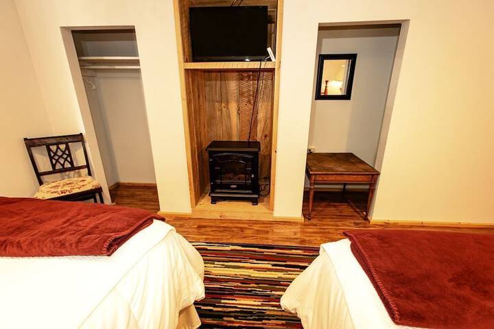 Room 27 of 40