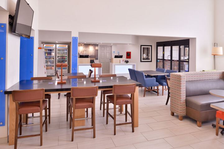 Holiday Inn Express Farmington - Bloomfield by IHG