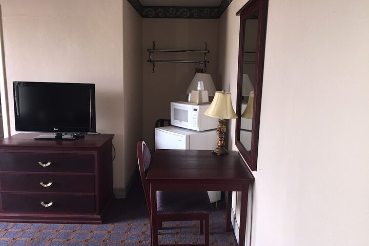 Room 21 of 34