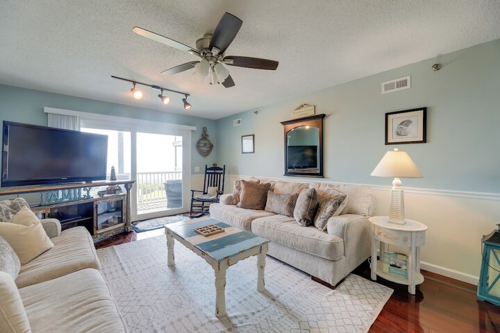 N Topsail Beach Oceanfront Condo w / Pool!