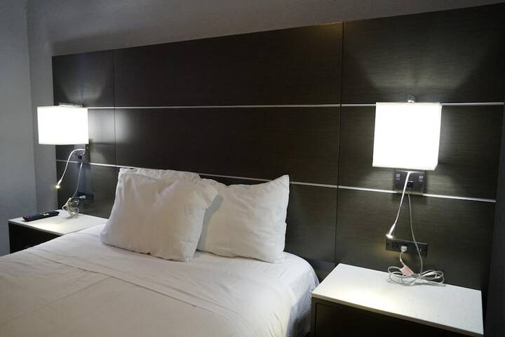 Room 11 of 27