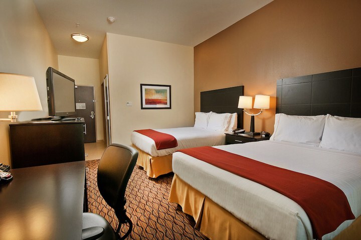Holiday Inn Express Hotel & Suites Pearsall by IHG