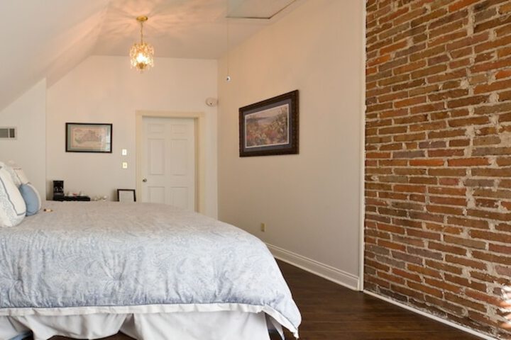 Room 27 of 35