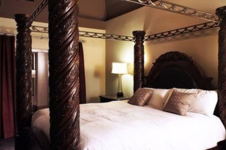 Room 64 of 102