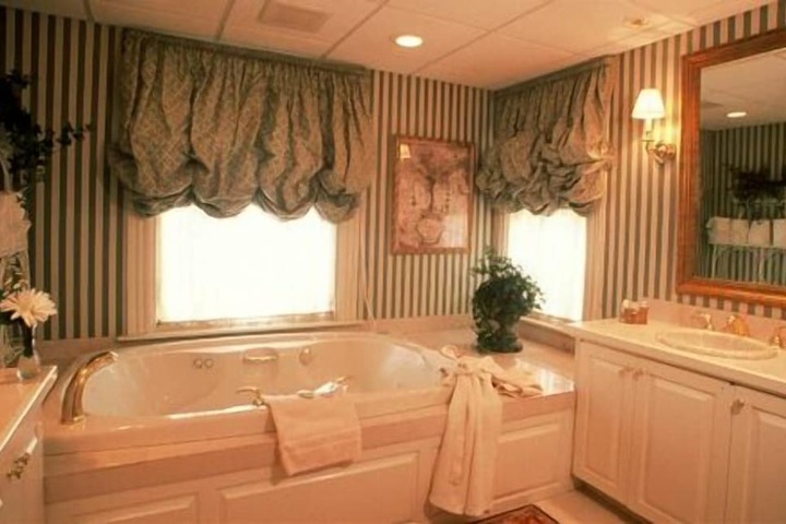 Room 15 of 17