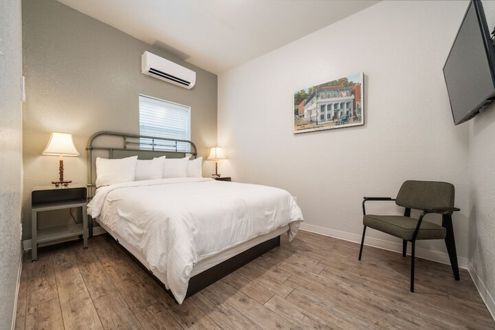 Room 135 of 211