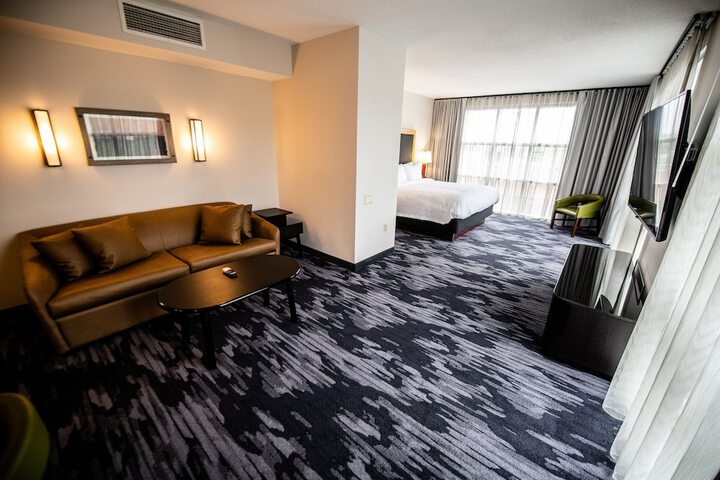 Room 30 of 43
