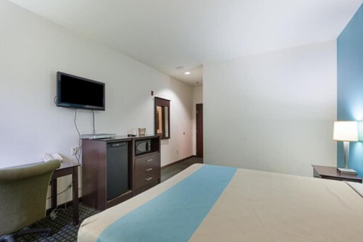 Room 13 of 32