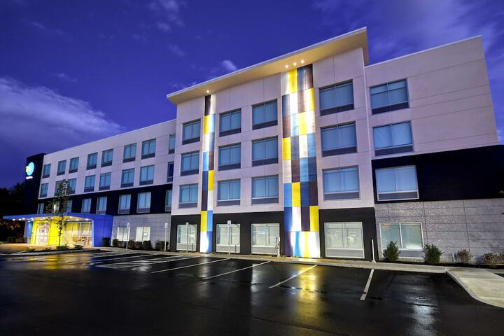 Tru by Hilton Concord